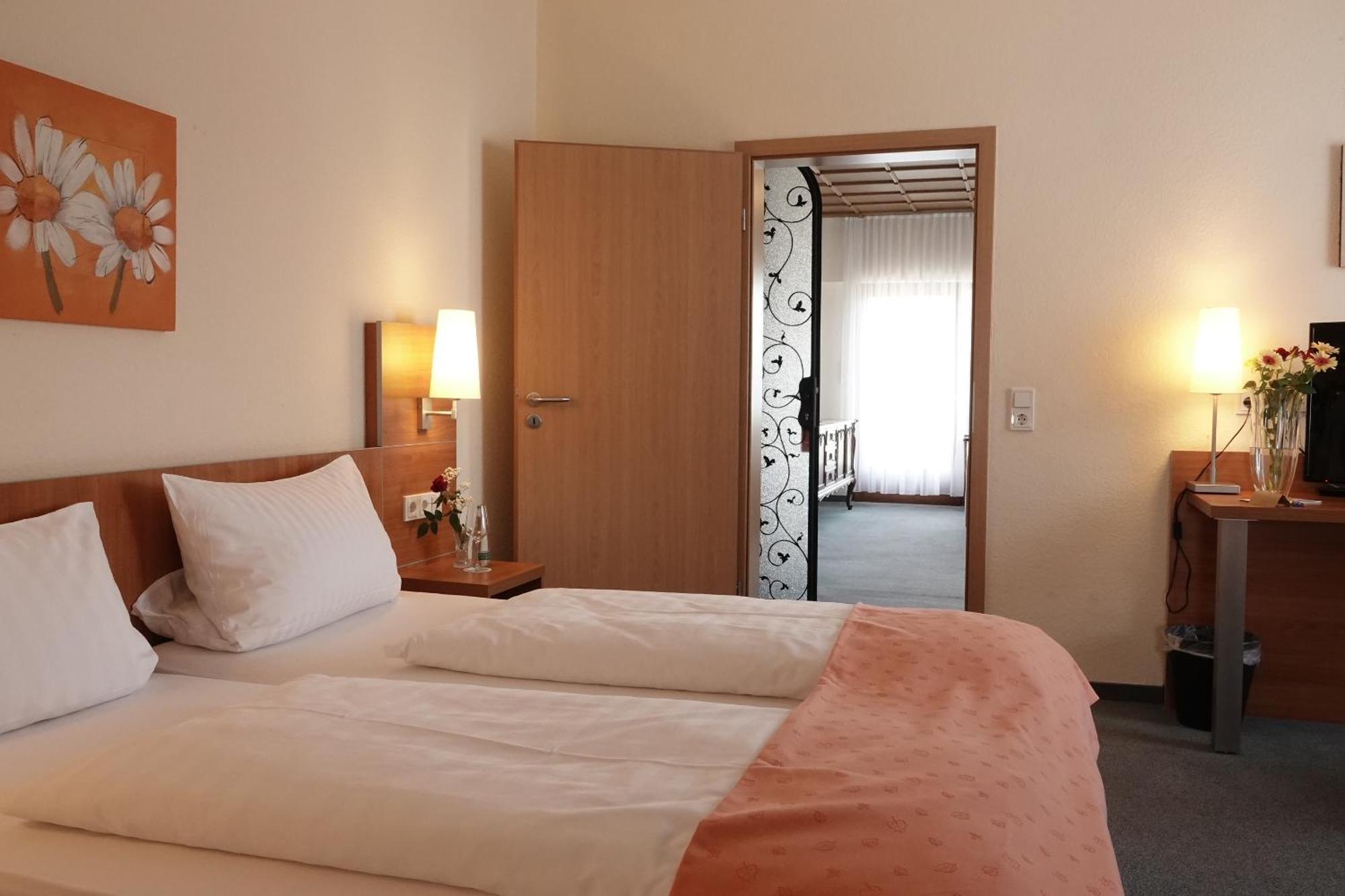 Отель Hotel-restaurant Zum Kirschbaum